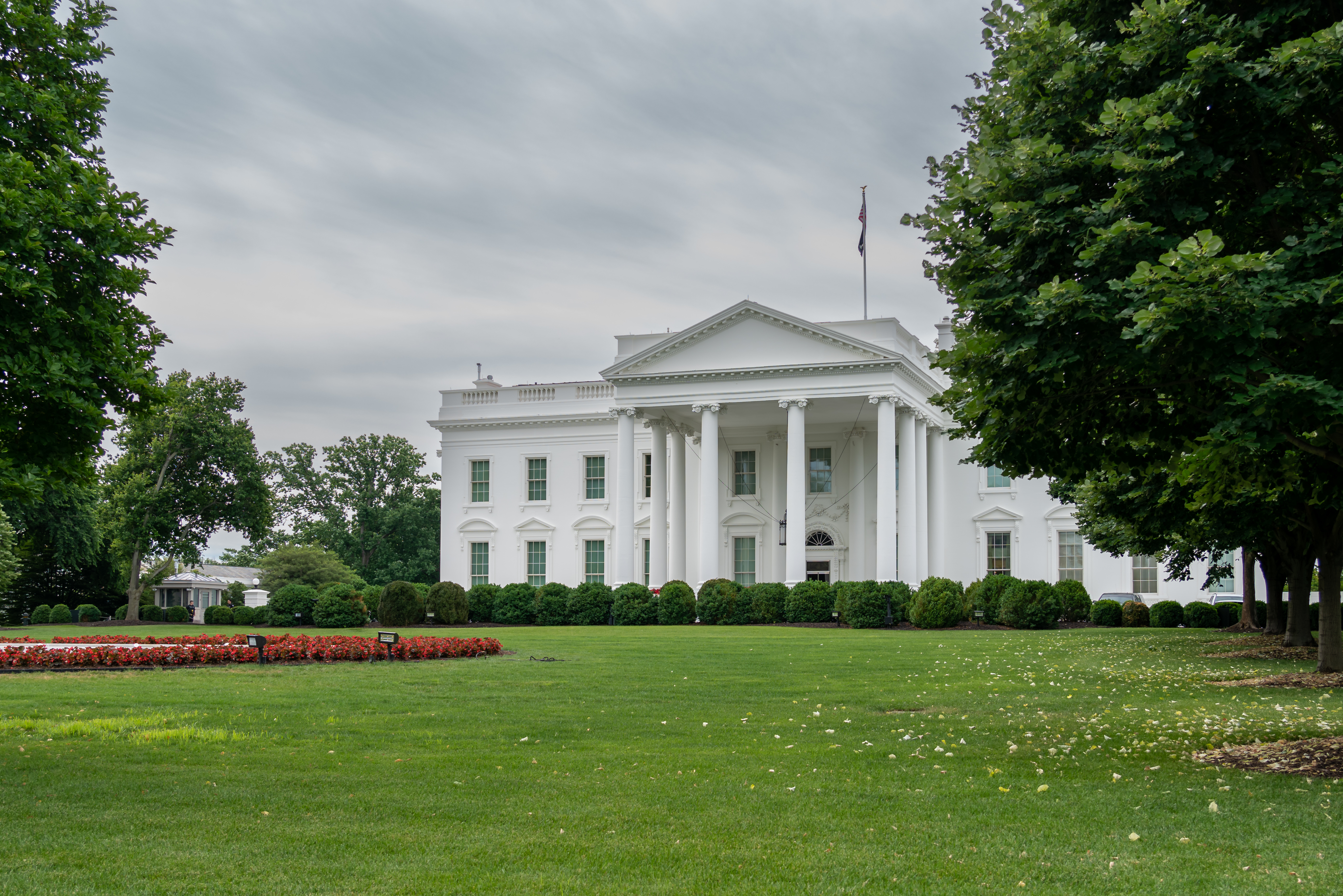 Photo of the White House.