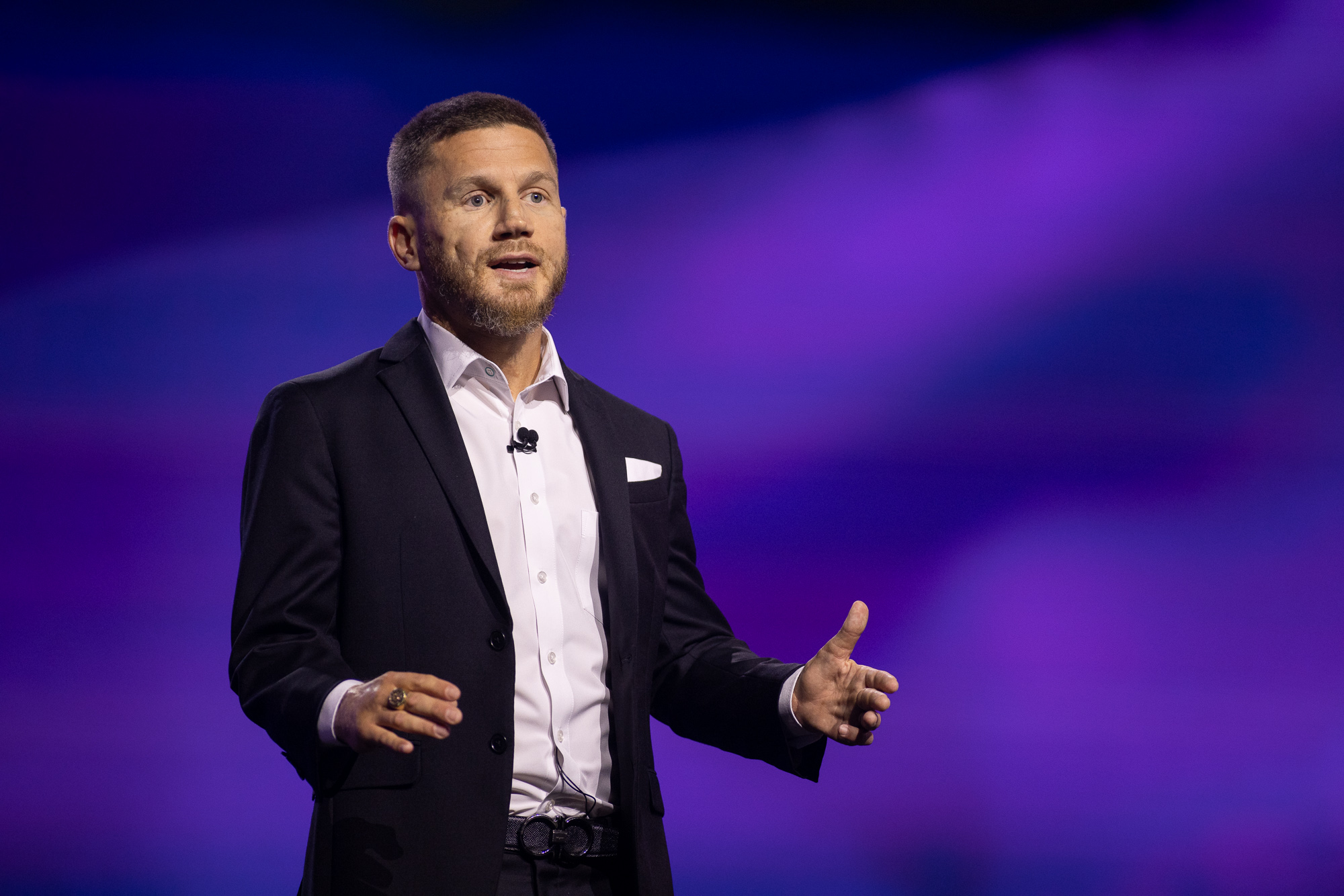 kyle carpenter on stage at apartmentalize