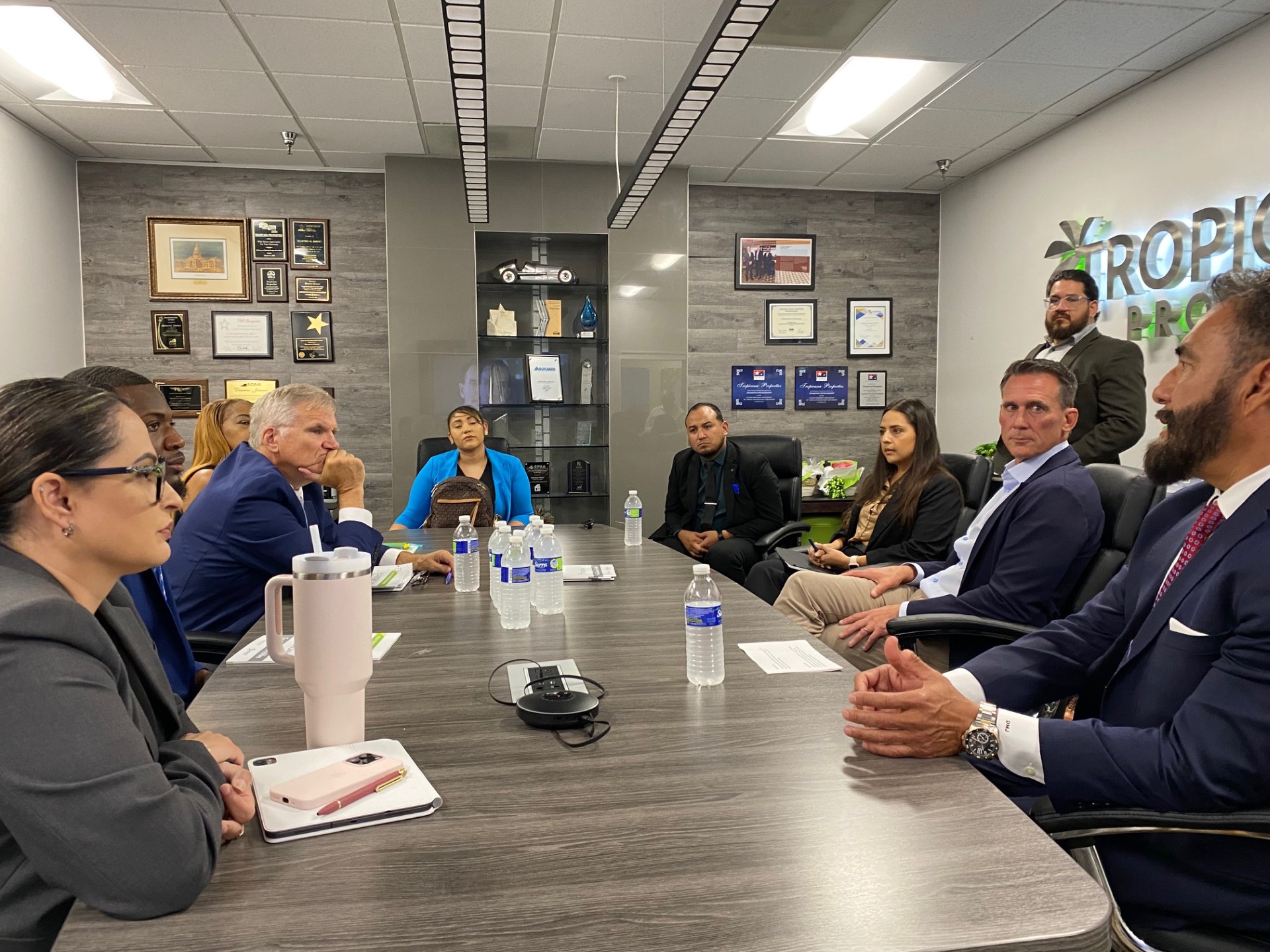 el paso roundtable members discussing