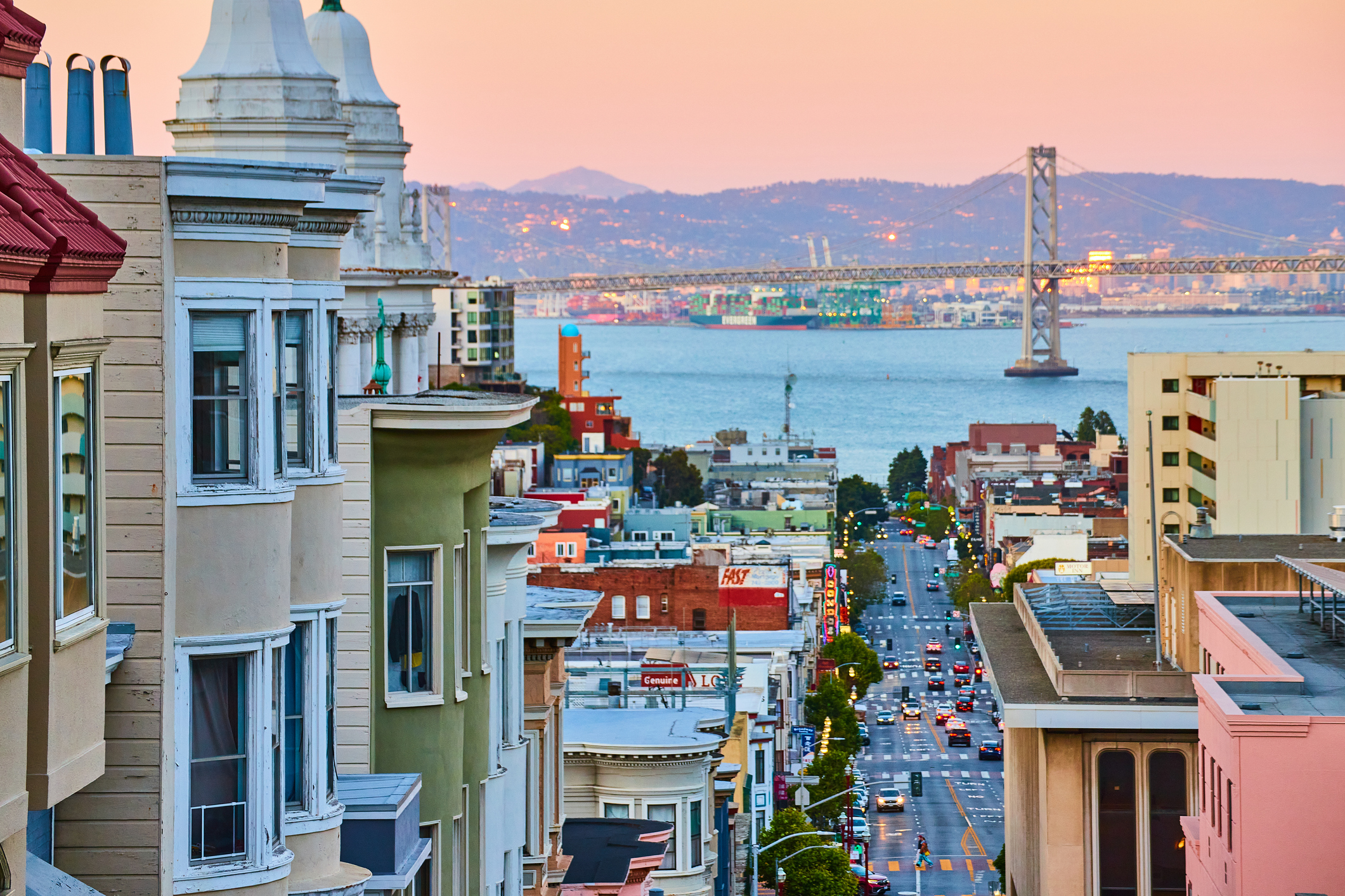 san francisco street overlooking the bridge