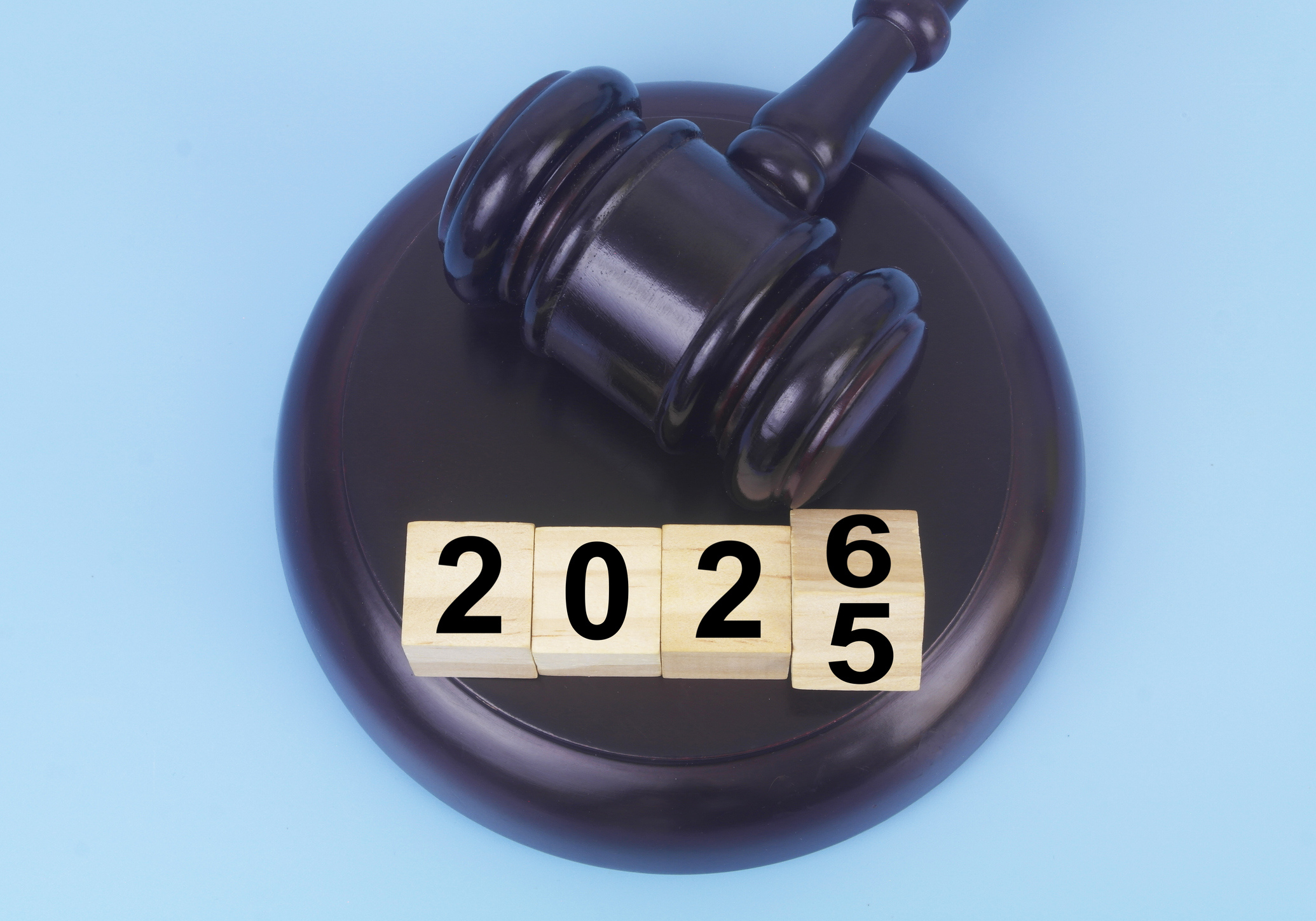 a gavel and tiles flipping from 2025 to 2026