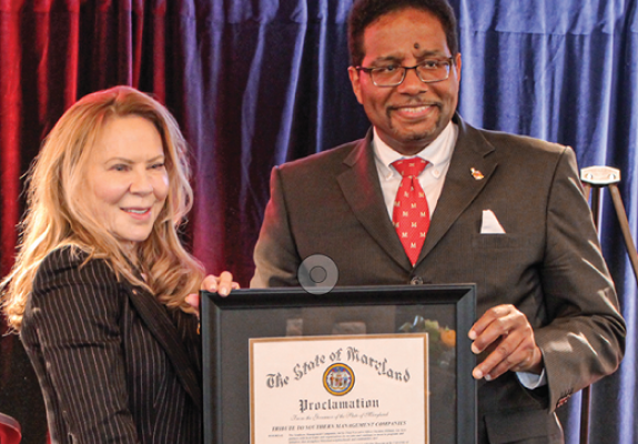Suzanne Hillman accepts UMD Presidential Flagship Award from University President Darryll J. Pines.