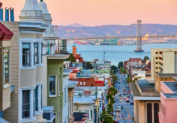 san francisco street overlooking the bridge