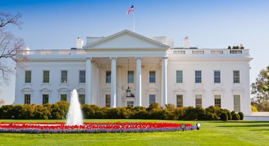 Photo of the White House in Spring.