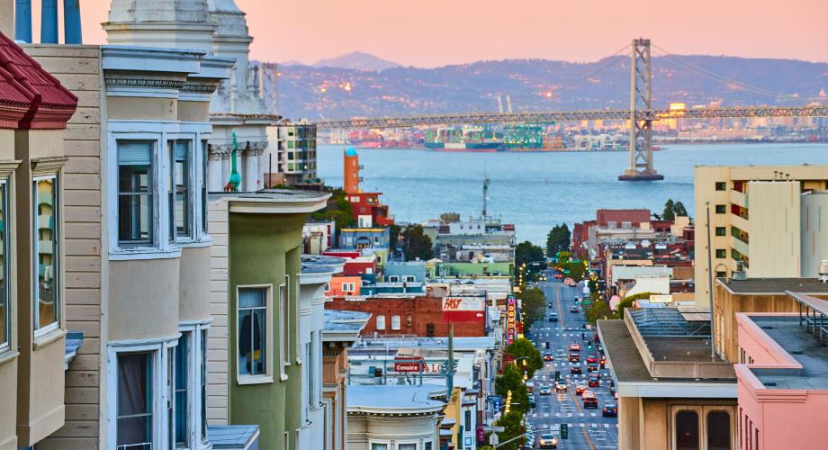 san francisco street overlooking the bridge