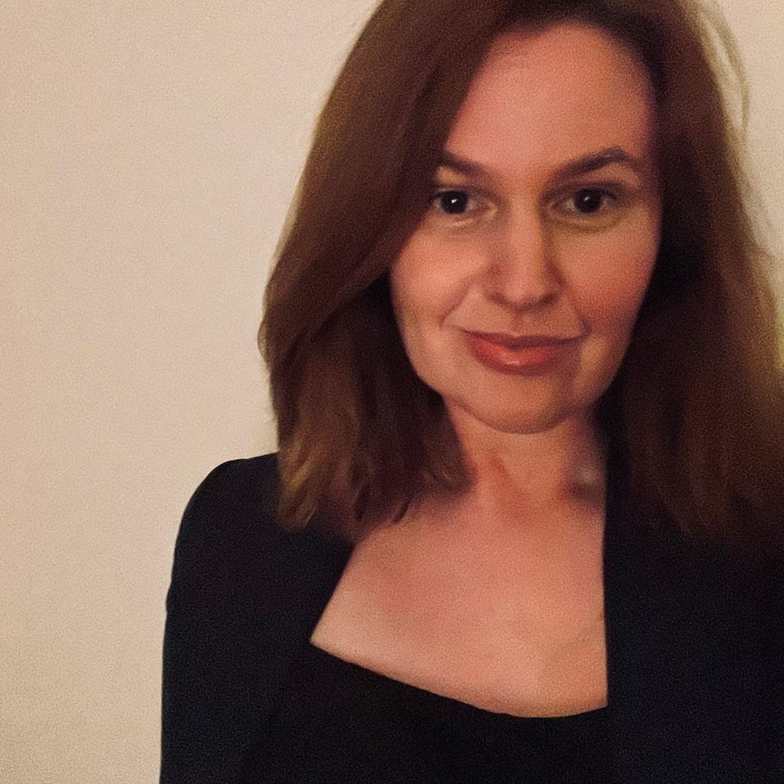 katalin peter headshot