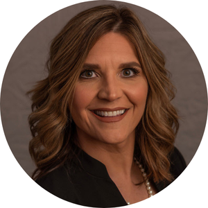 Stephanie Graves headshot 